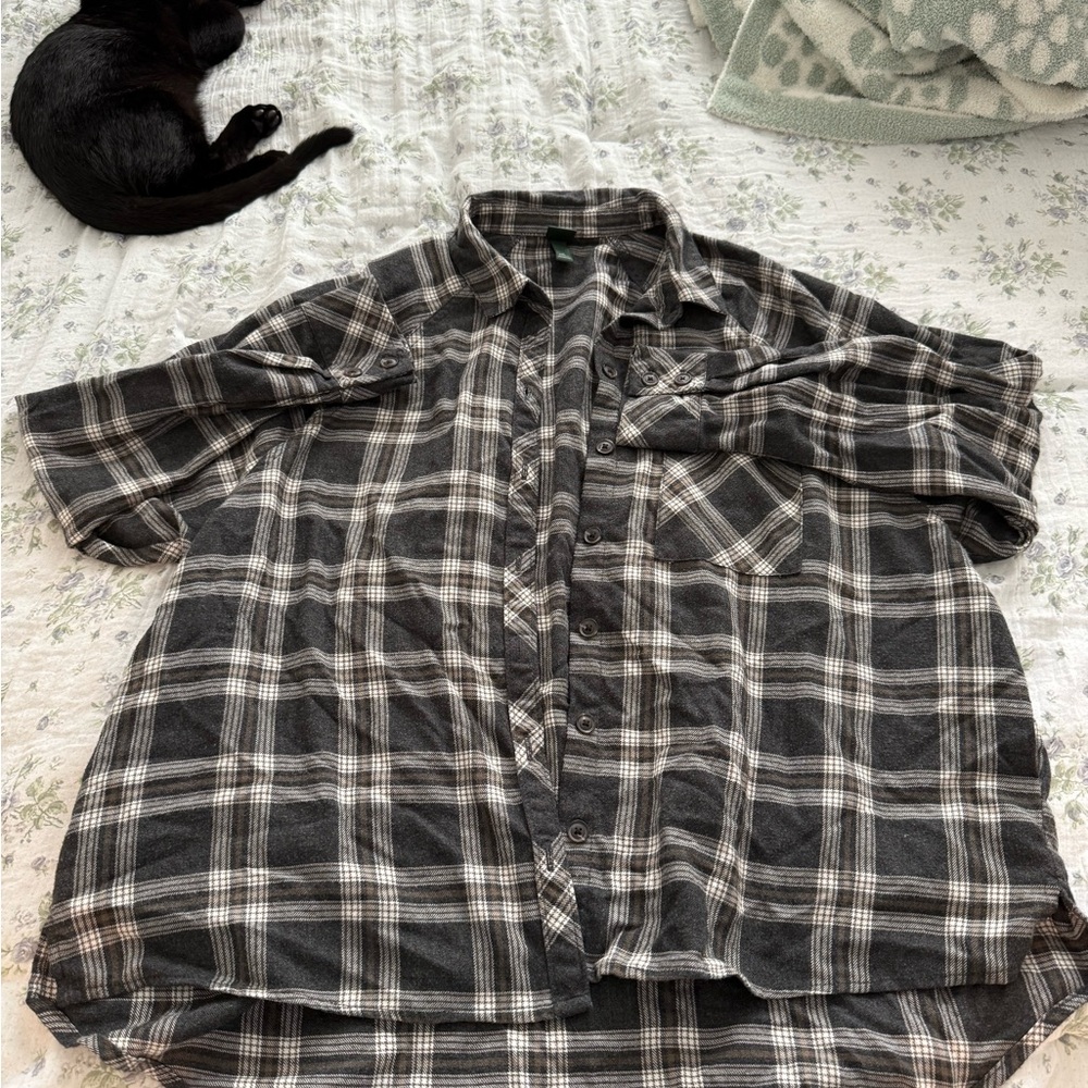 Women’s Black and White Plaid Shirt